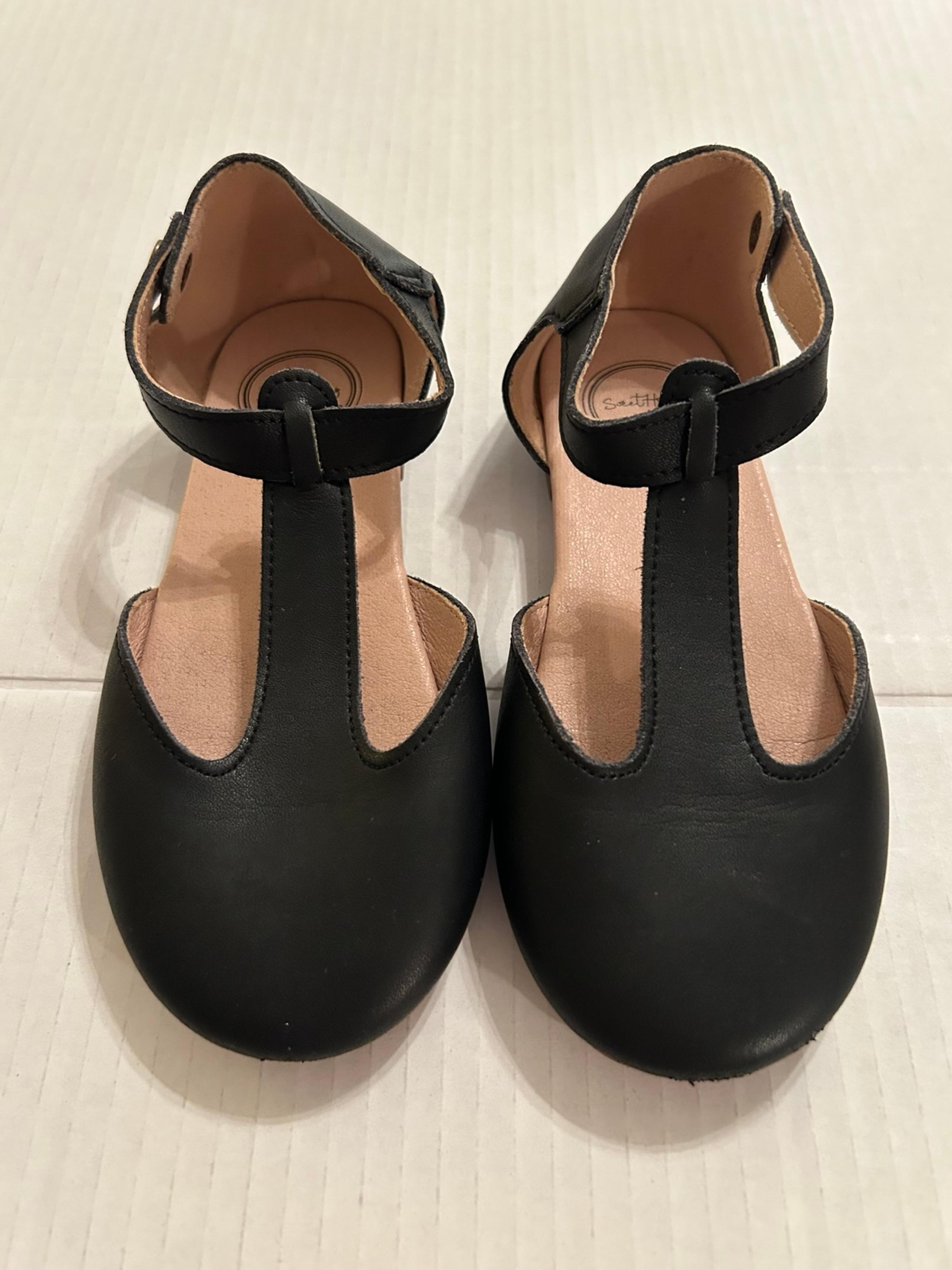 Sweet Honey Black Snap T Strap
Mary Janes Size 11