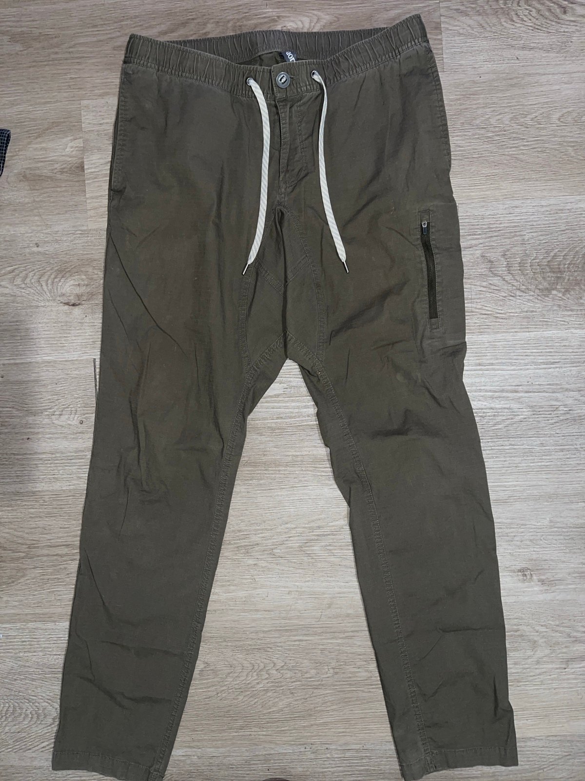 Vuori cargo Pants size large