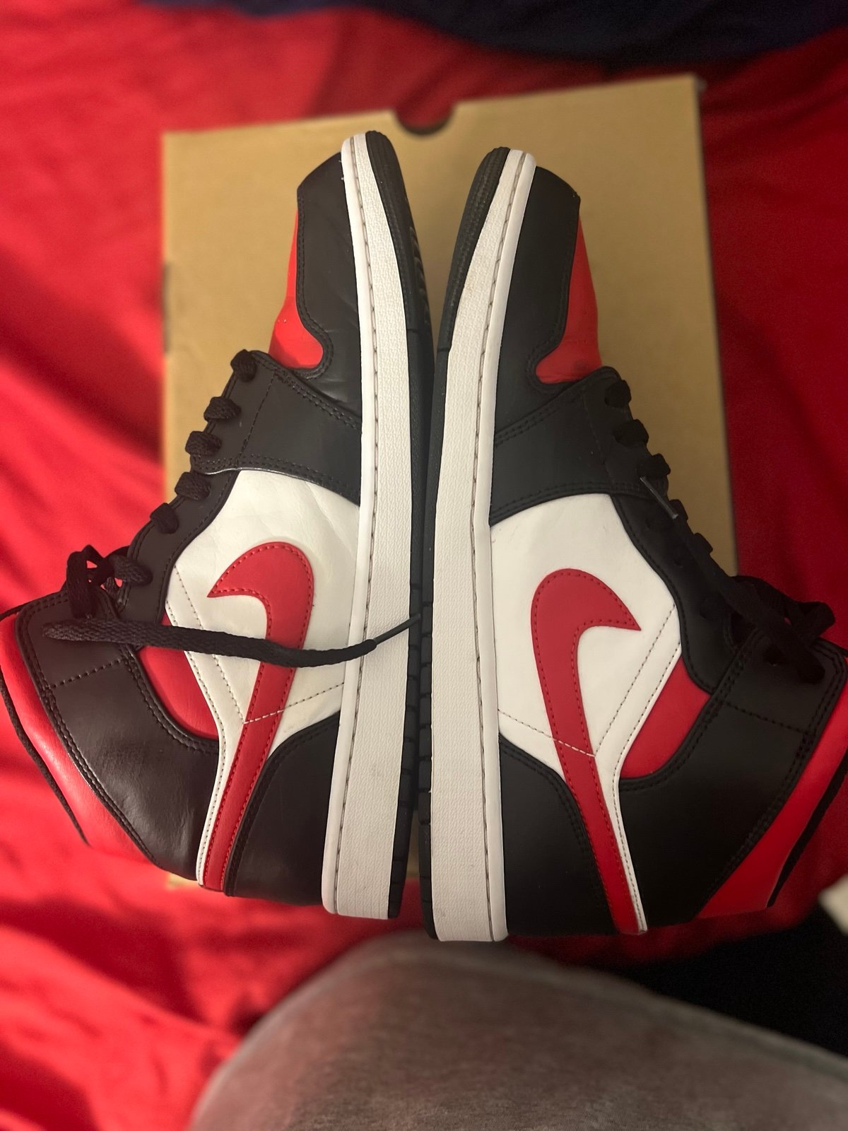 NIKE MENS JORDAN 1s MID BRED TOE