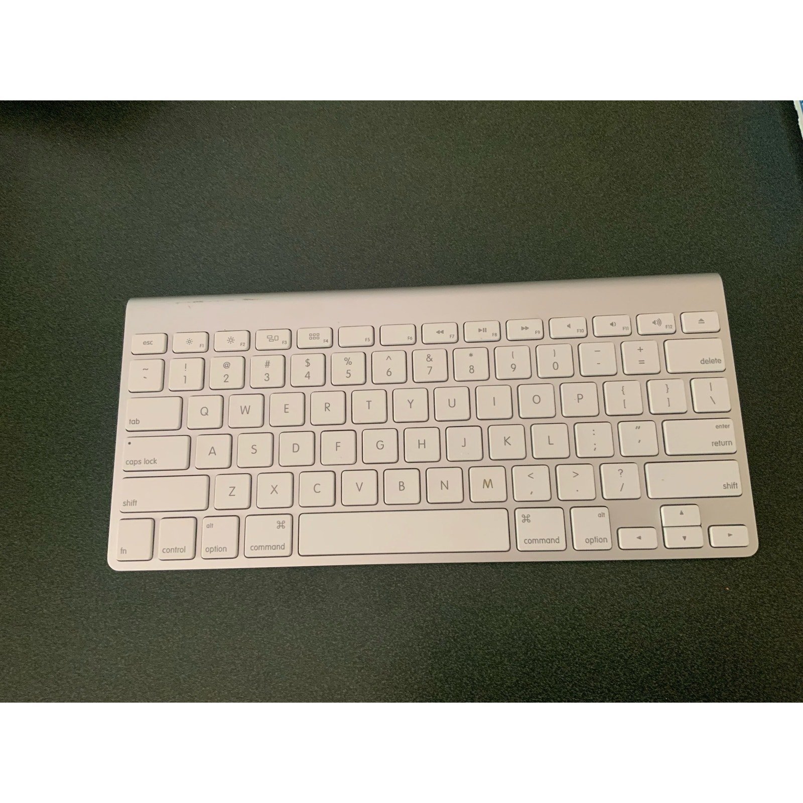 Apple Magic Wireless Keyboard - Silver
