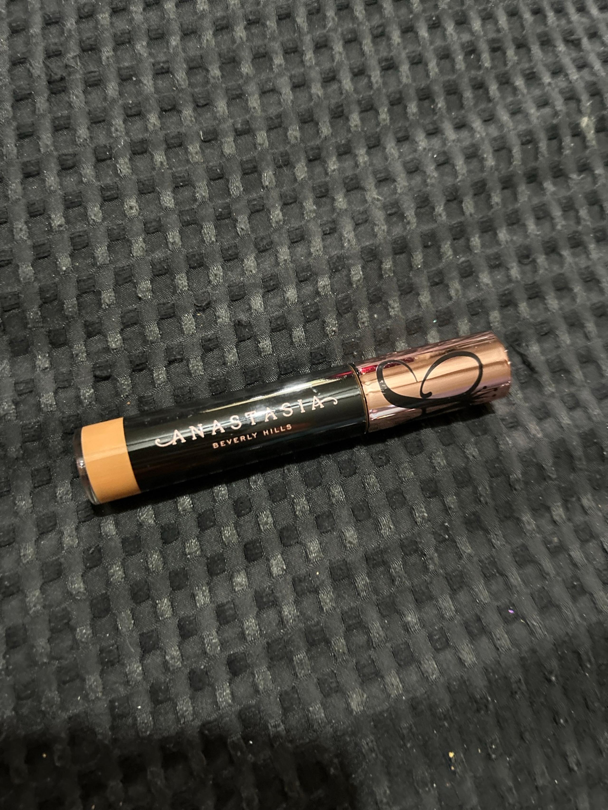 Anastasia Beverly Hill Magic touch makeup Concealer- shade 17