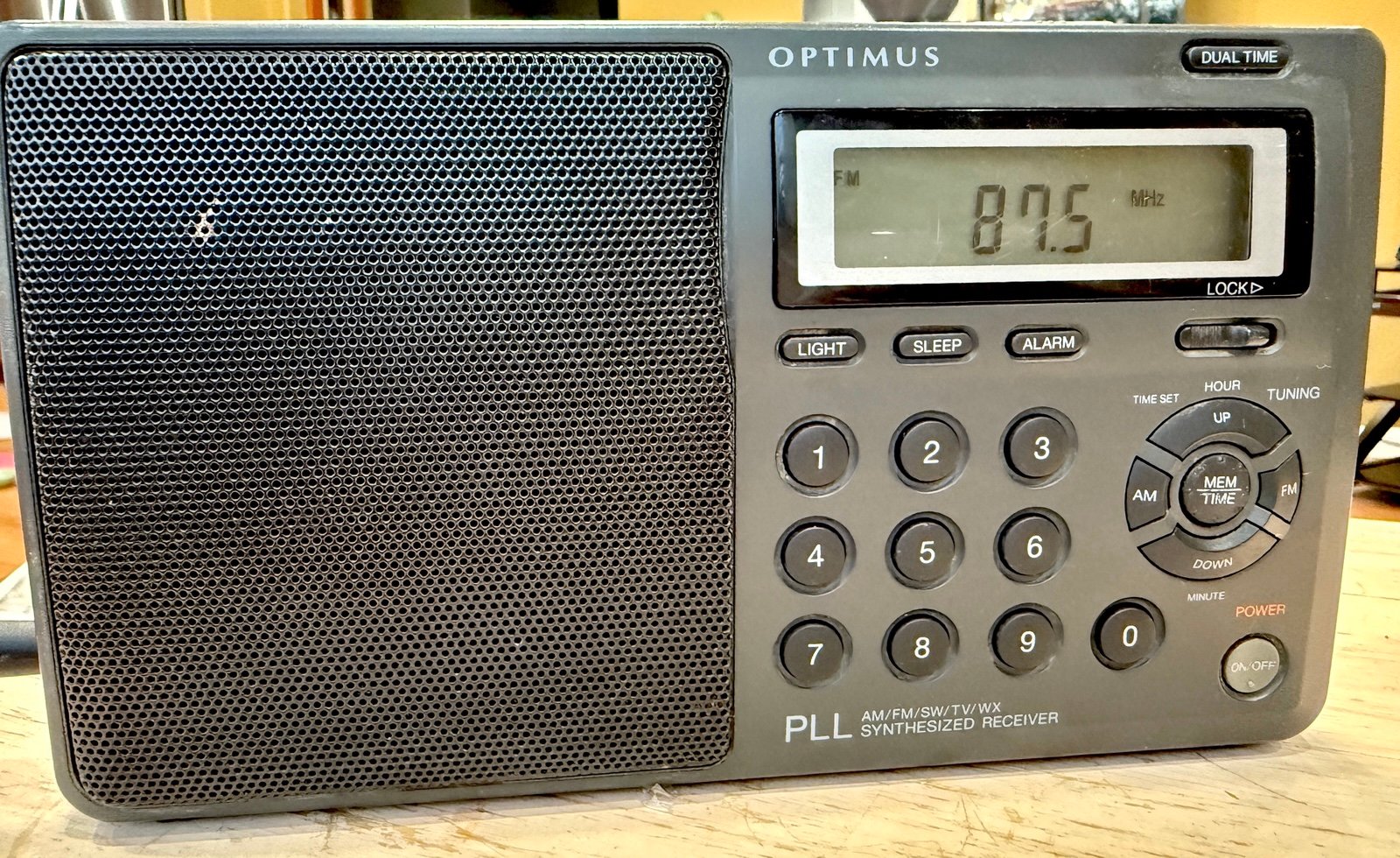 Radio Shack Optimus Portable Clock Radio Model #12-808 FM/AM/SW/TV/WX