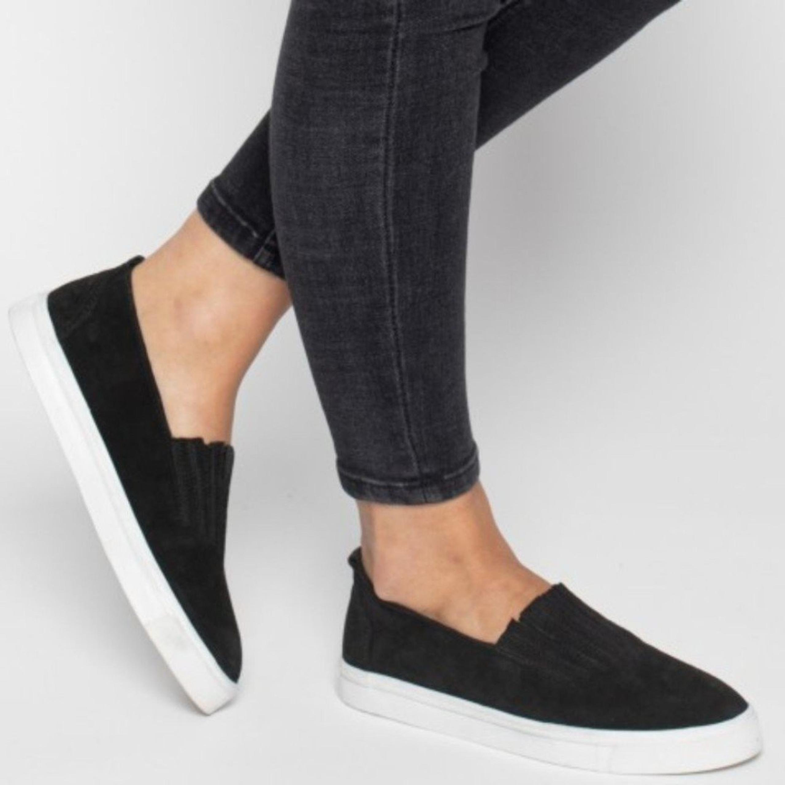 MINNETONKA GABI SLIP-ON WOMEN'S BLACK SIZE 8