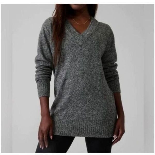 Athleta Charcoal Gray Vital V Neck Sweater Cashmere Blend Sweater Medium