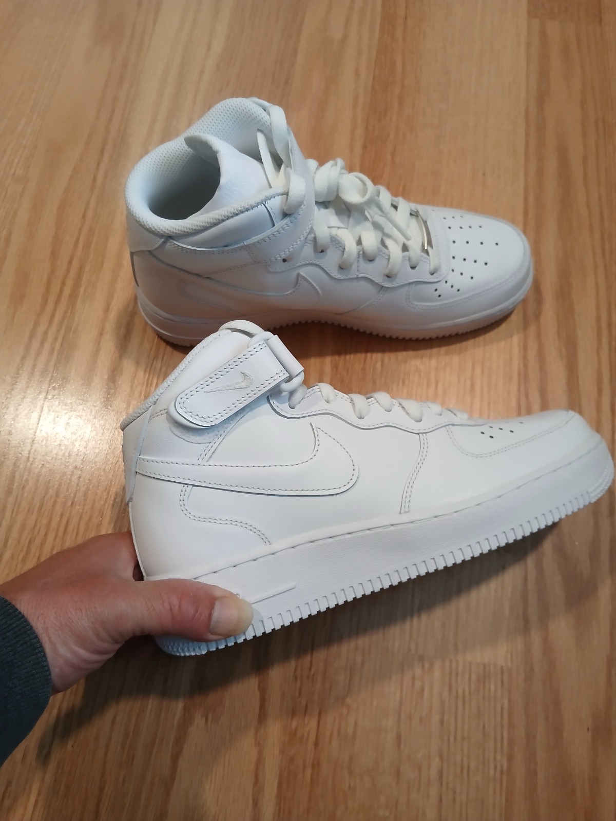 Nike Air Force 1 '07 Mid Streetwear/Lifestyle Shoes Size 7 Men/8.5 Women