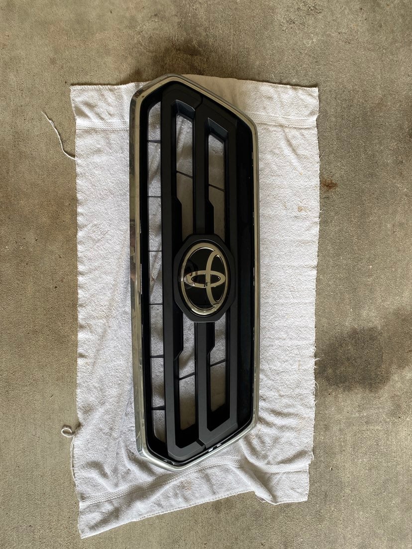 Toyota tacoma SR5 front grille