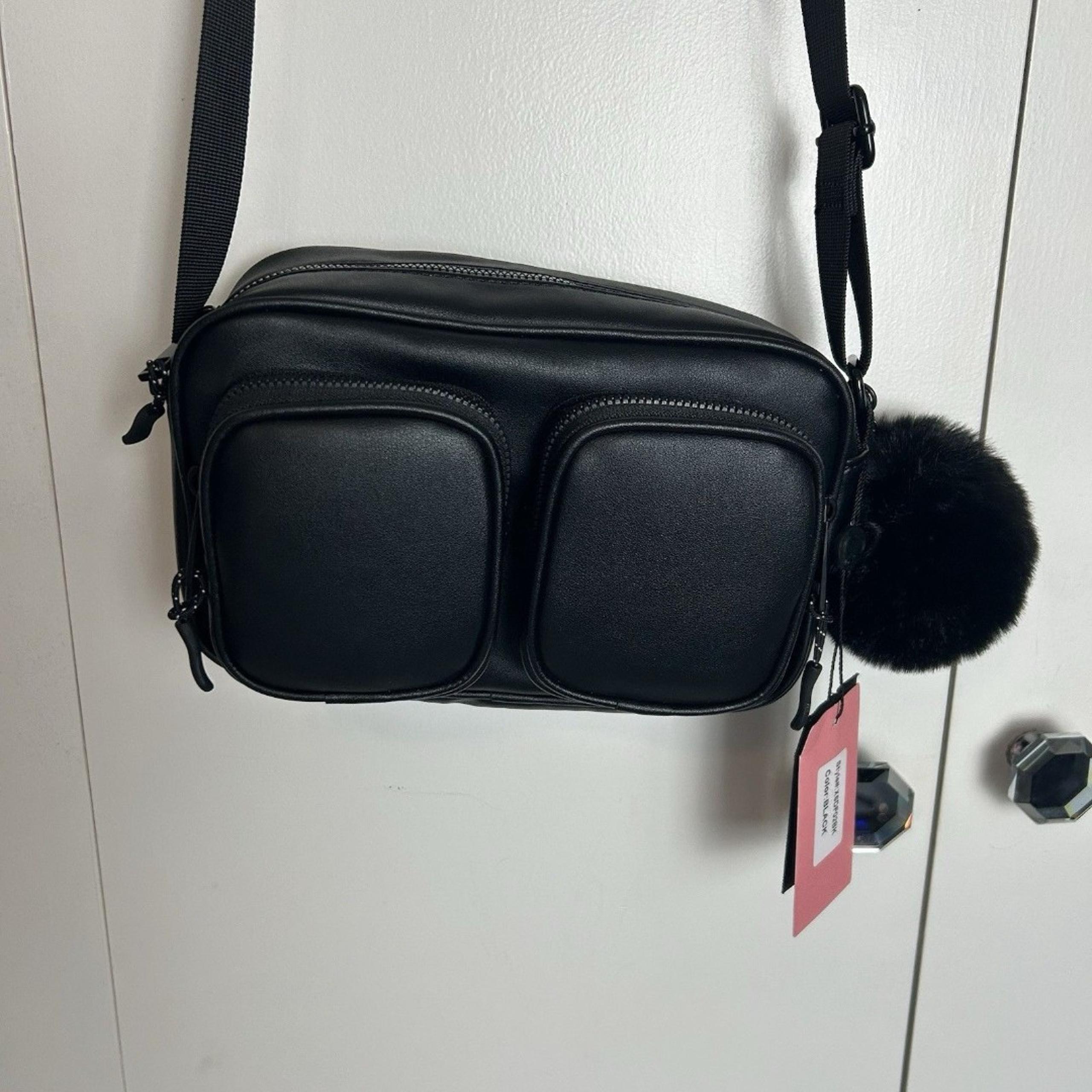 Like Dreams crossbody Bag With 2 Small Front Pockets Brand Zip Closures NWT