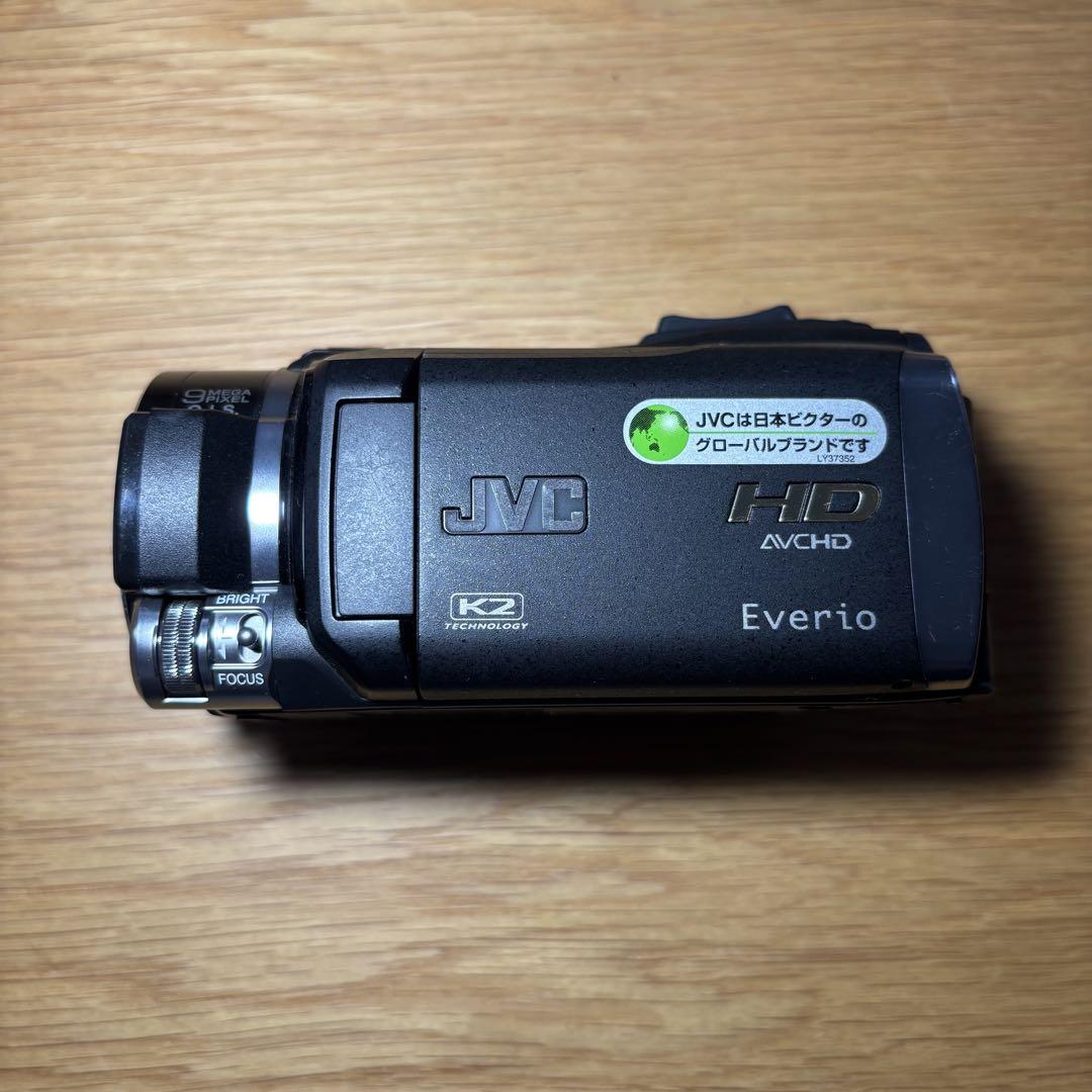 JVC Victor Everio GZ-HM400 Camcorder