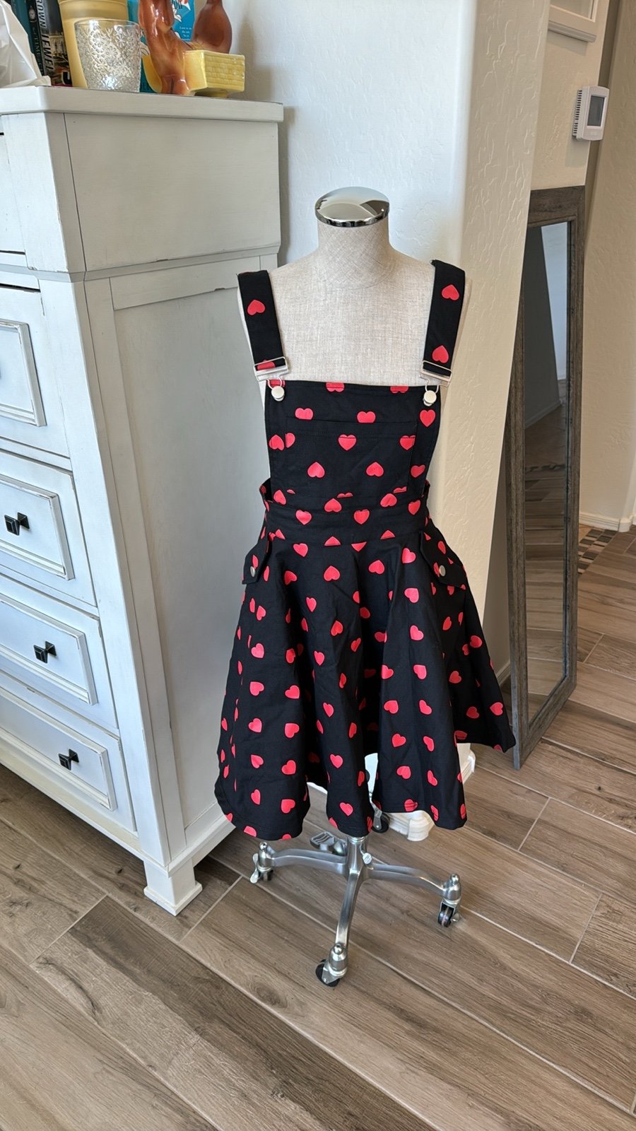 Unique Vintage M Black & Red Hearts Brionne Pinafore Skirt