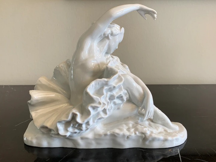 Swan Lake Statue