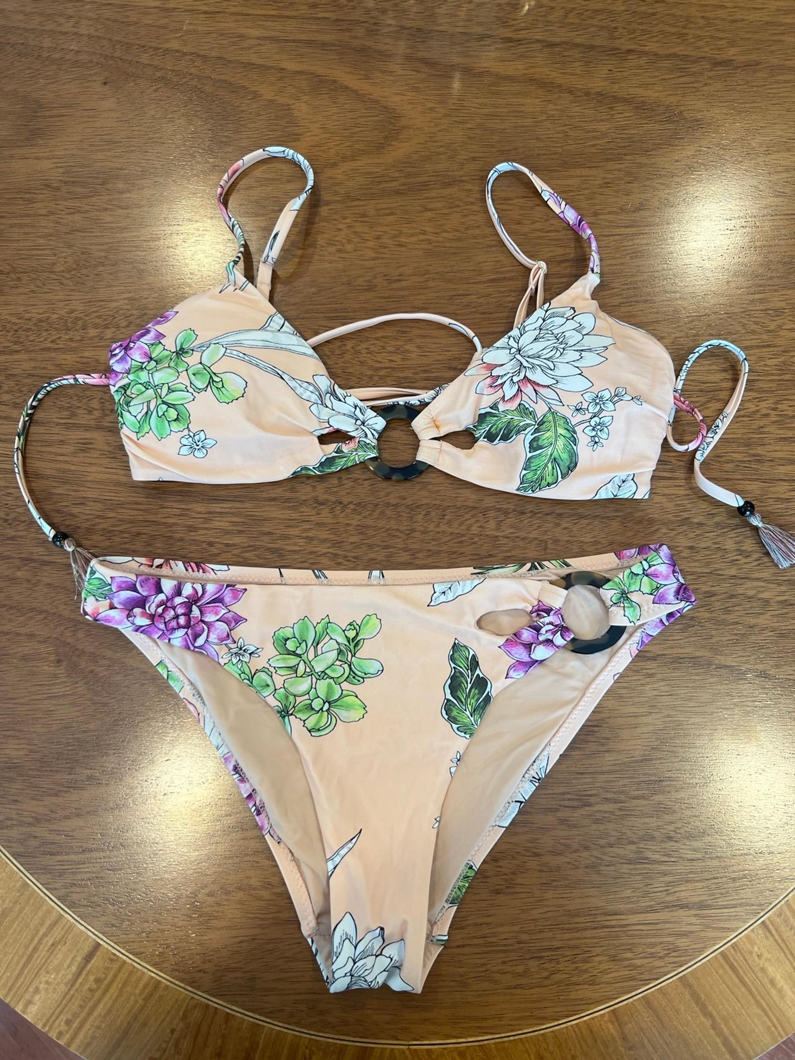 $249. Letarte Women's Pink Cabo Floral Tortoise Ring Bikini Swimwear Size M