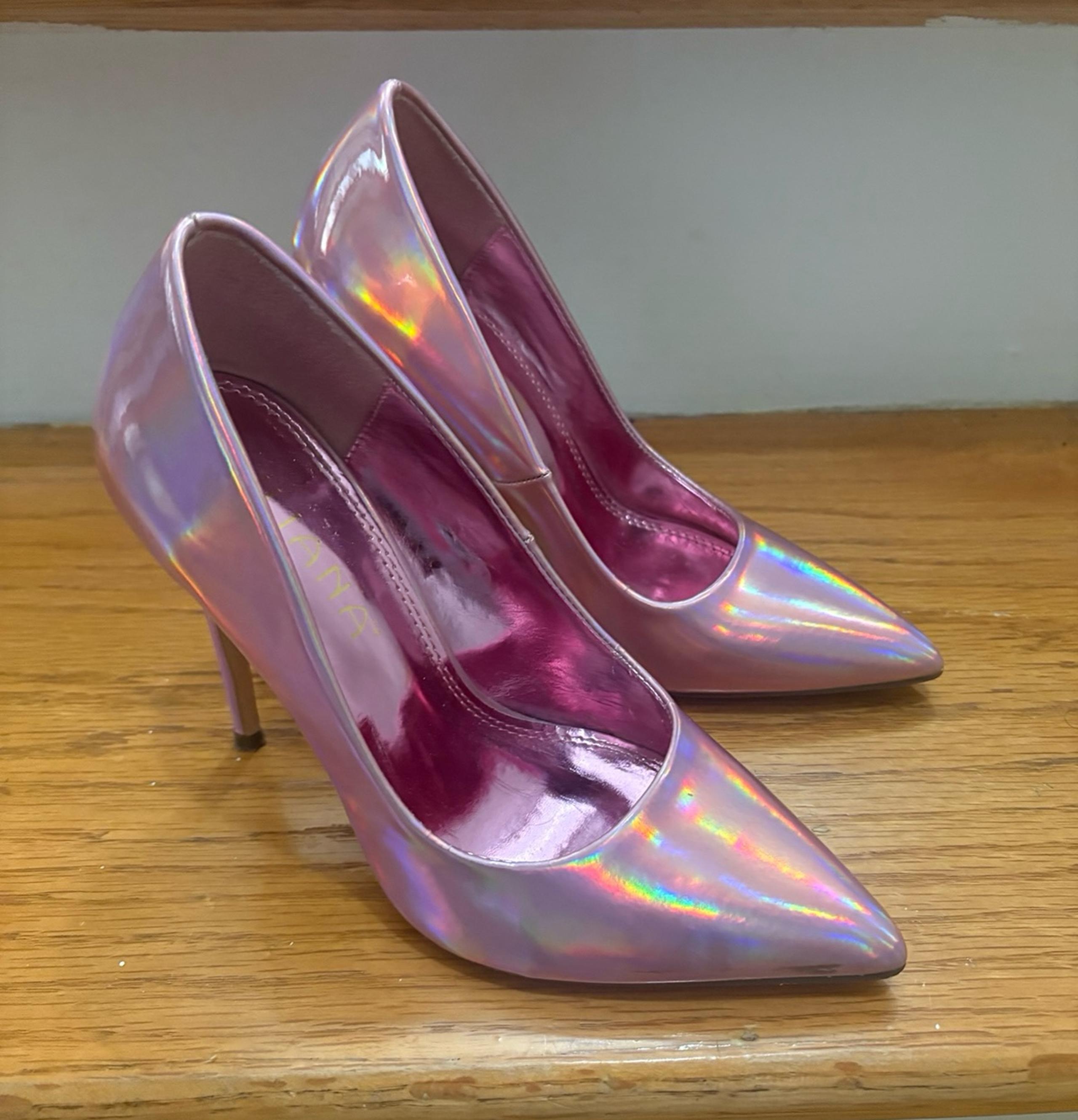 Women’s Liliana shoes, heels shiny pink, pre-owned