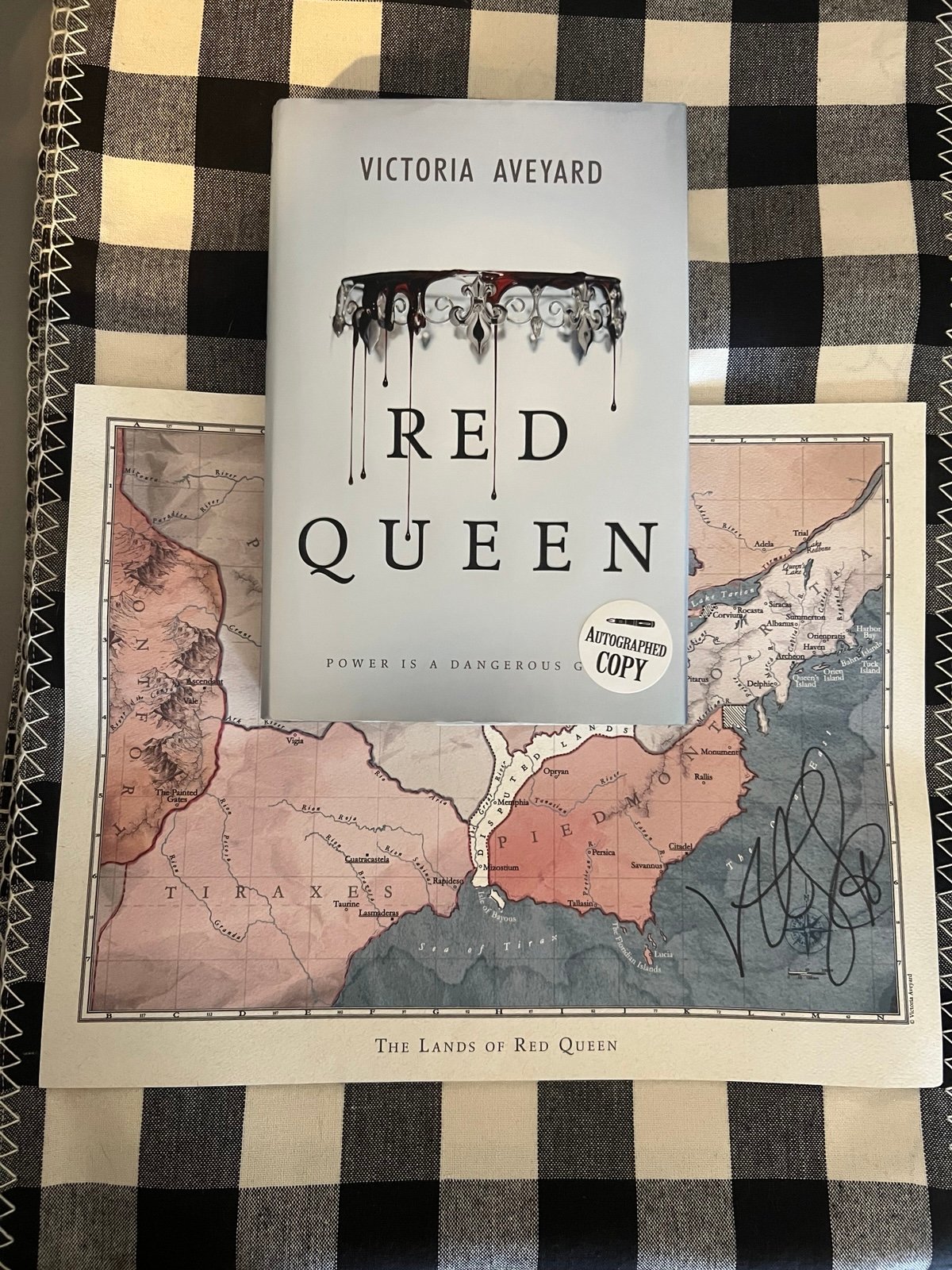 Autographed signed true first edition first printing Victoria Aveyard Red Queen