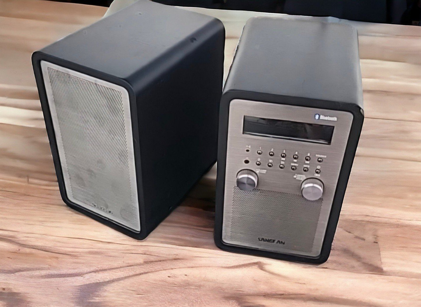 SANGEAN AM / FM / Bluetooth Wooden Cabinet Radio