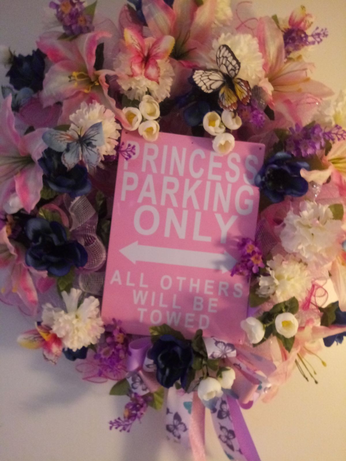 Beautiful flower wreath the sign says Pr