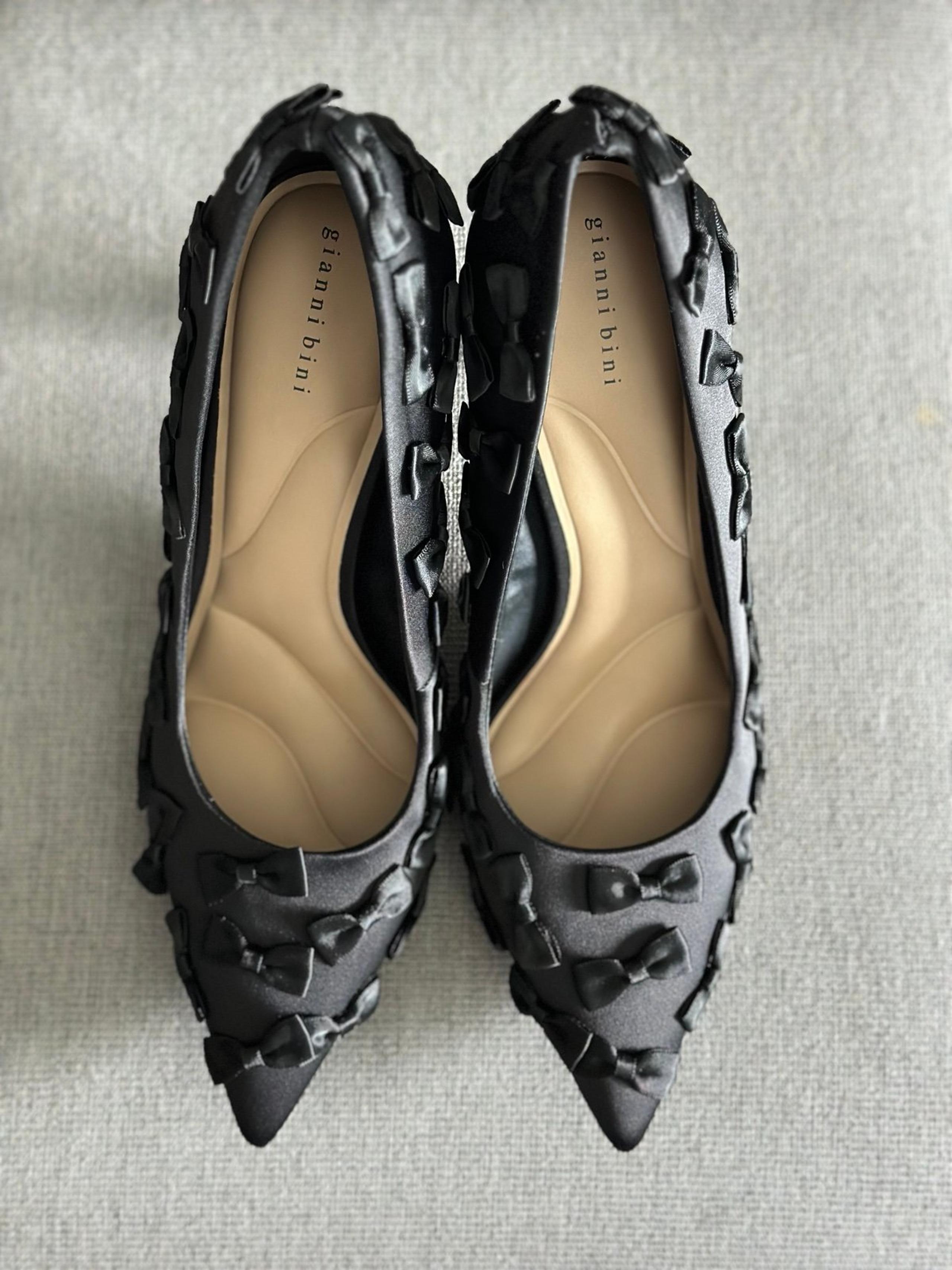 Gianni Bini black mini bows stiletto pumps size 8