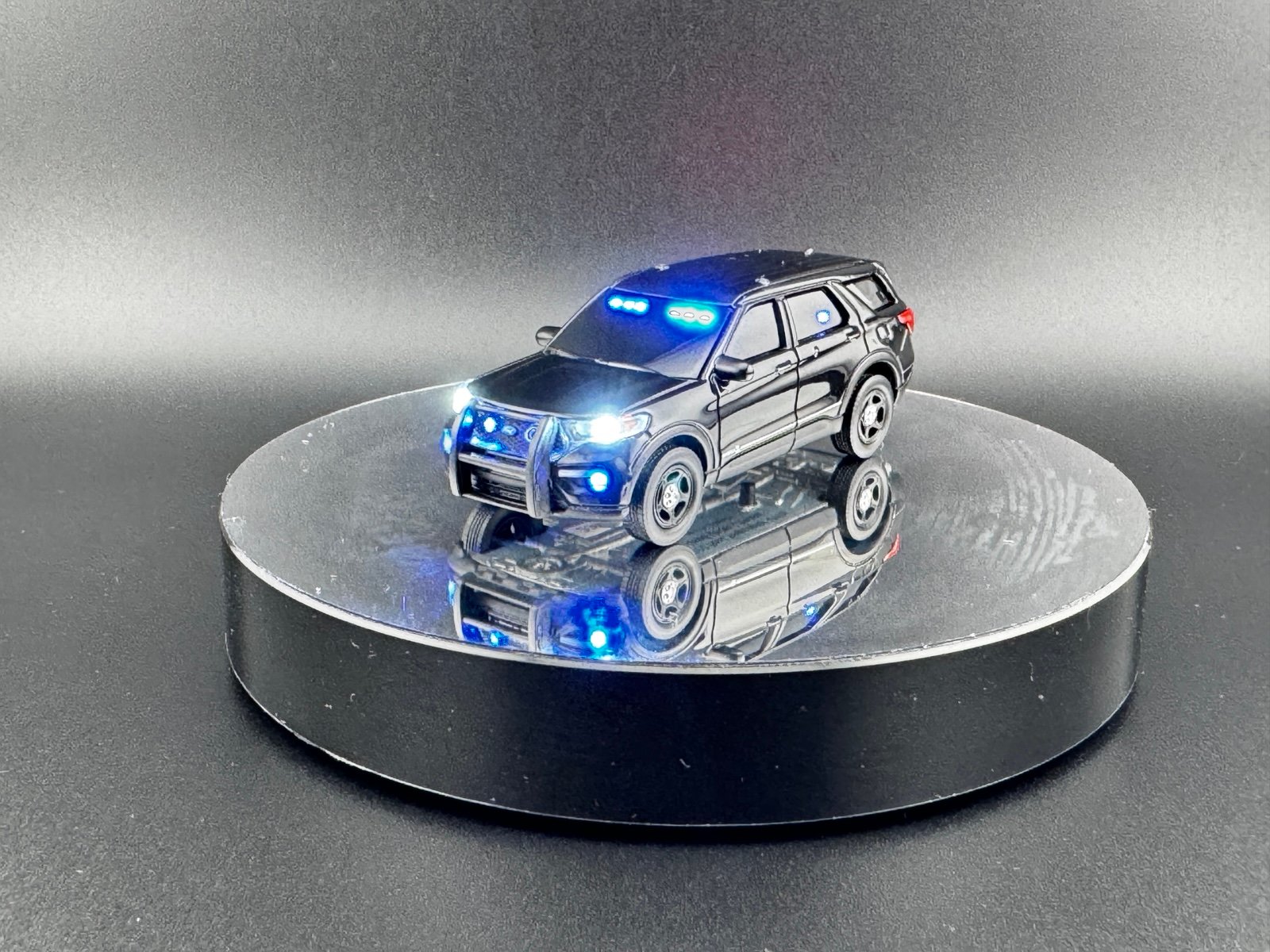1/64 Greenlight Black Ford Explorer With Blue LED Lights