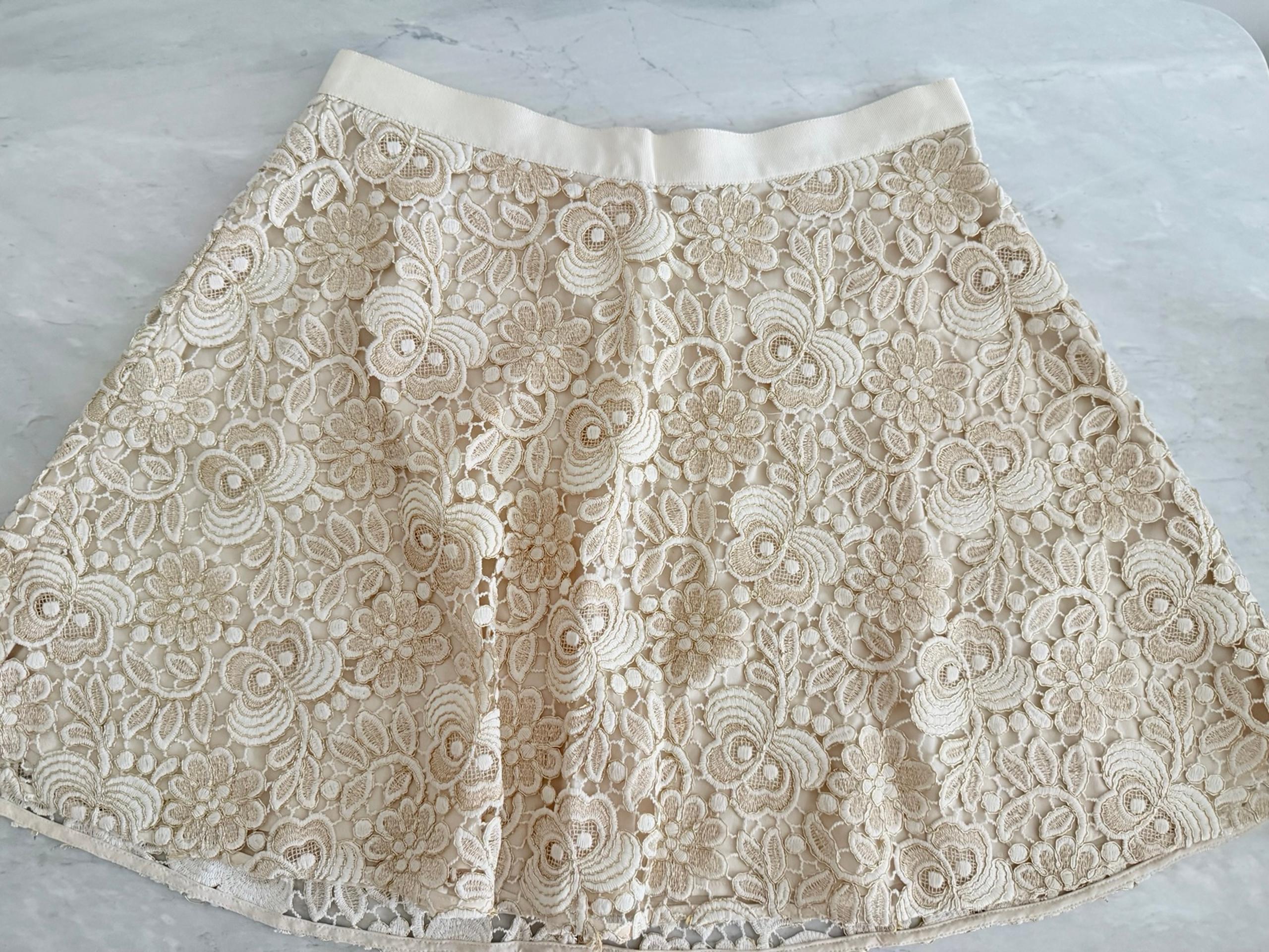 Club Monaco Gorgeous Floral A-line Skirt!! Size 8