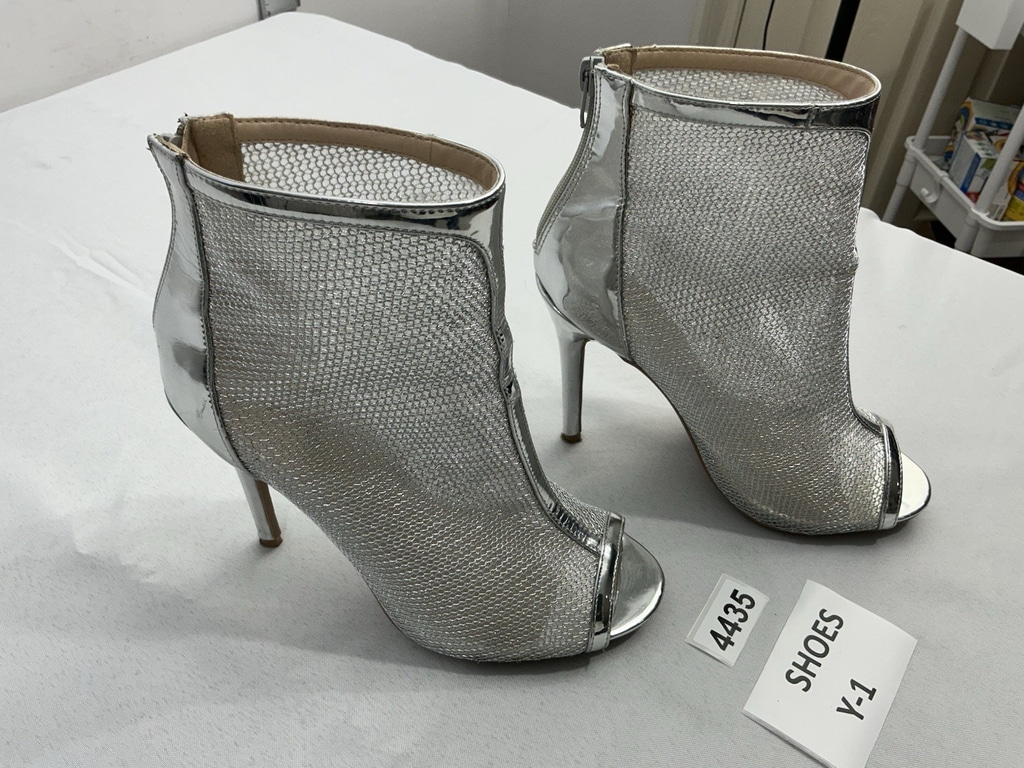 Womans Qupid Stiletto Ankle Boots 8.5 Silver Metallic Back Zip Peep Toe