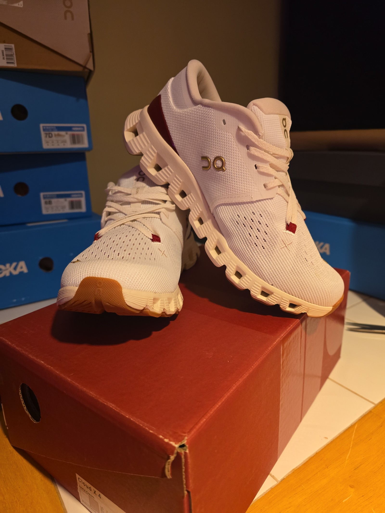 On cloud x4 size 7 for men or 8.5 for women
