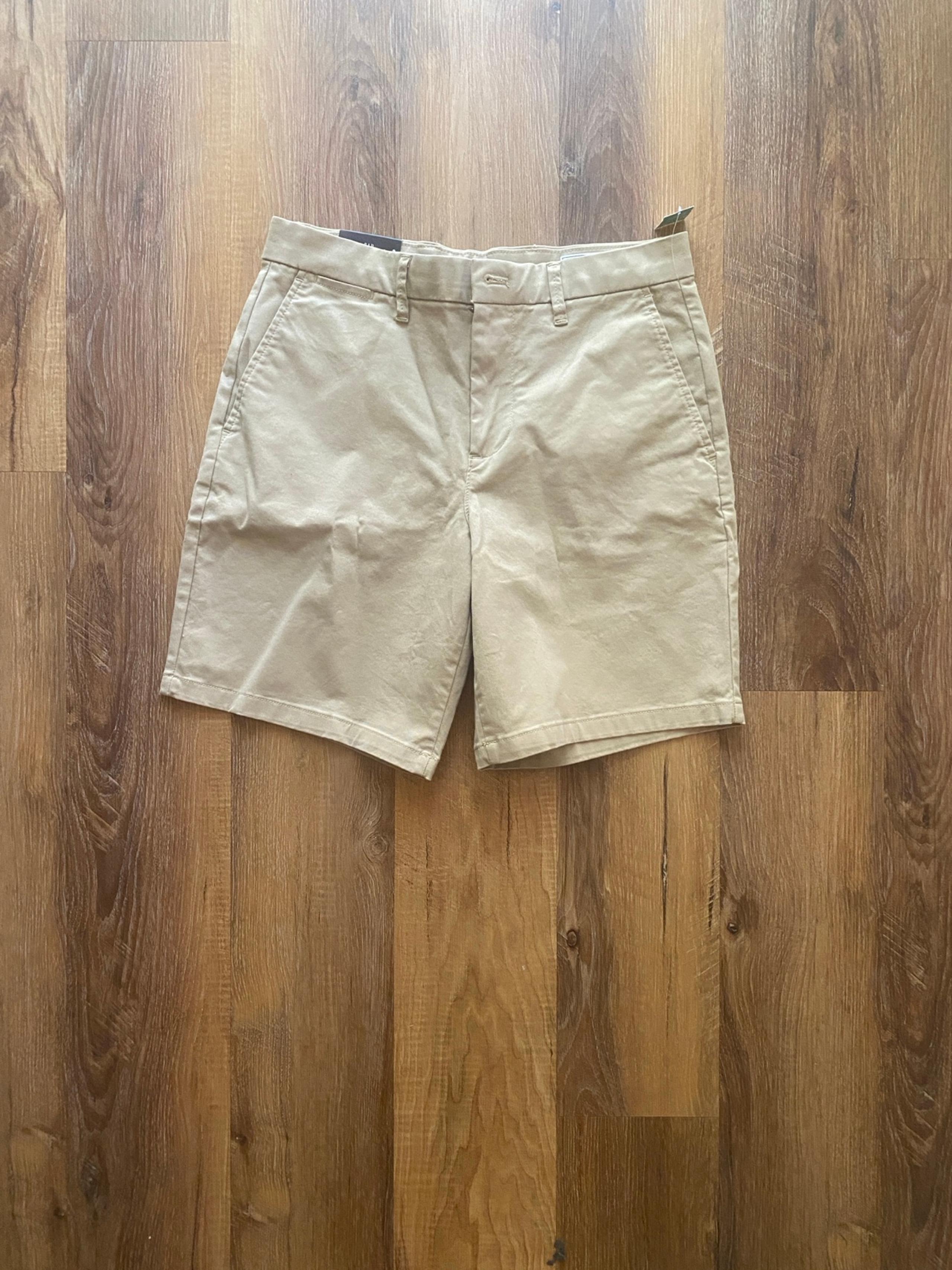 Brand New GAP Cream Shorts 28in NWT