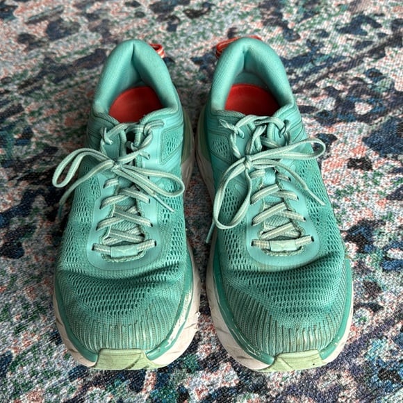 HOKA ONE ONE Bondi 7 in blue/turquoise and white. Sz 9. Good used condition