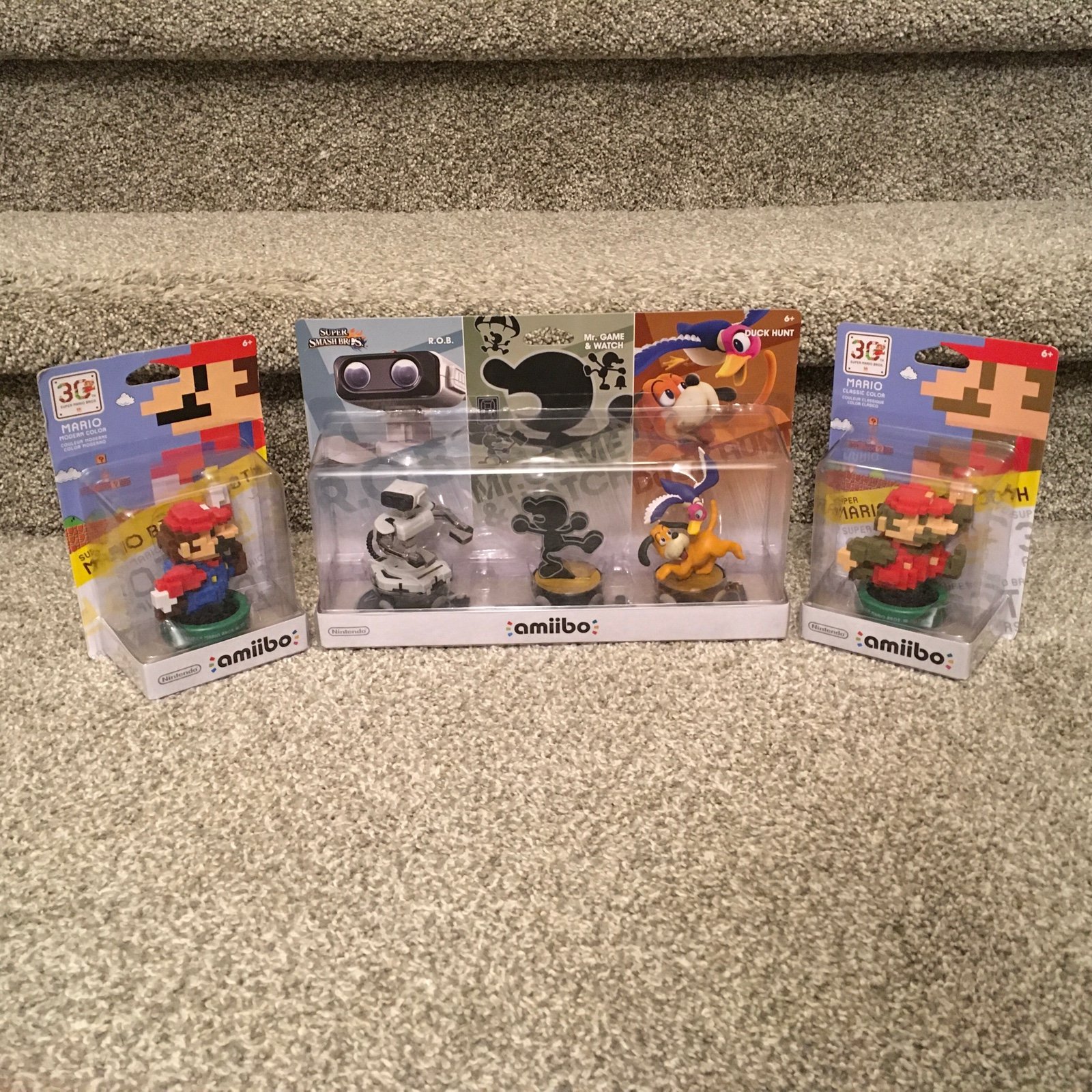 NEW - Amiibo Assortment (Retro Nintendo 3-pack + 2 Variations Mario 30th 8-bit)