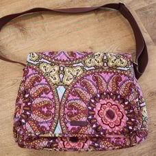 Vera Bradley Lighten Up Essential Messenger Bag Resort Medallion Pattern NWOT
