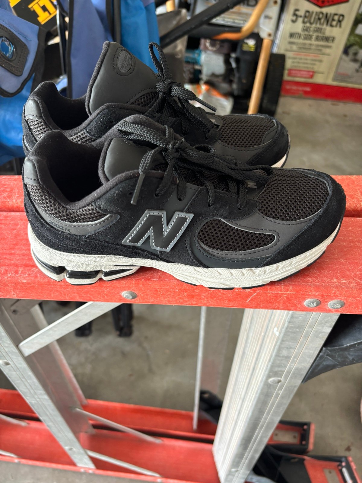 New balance 2002r