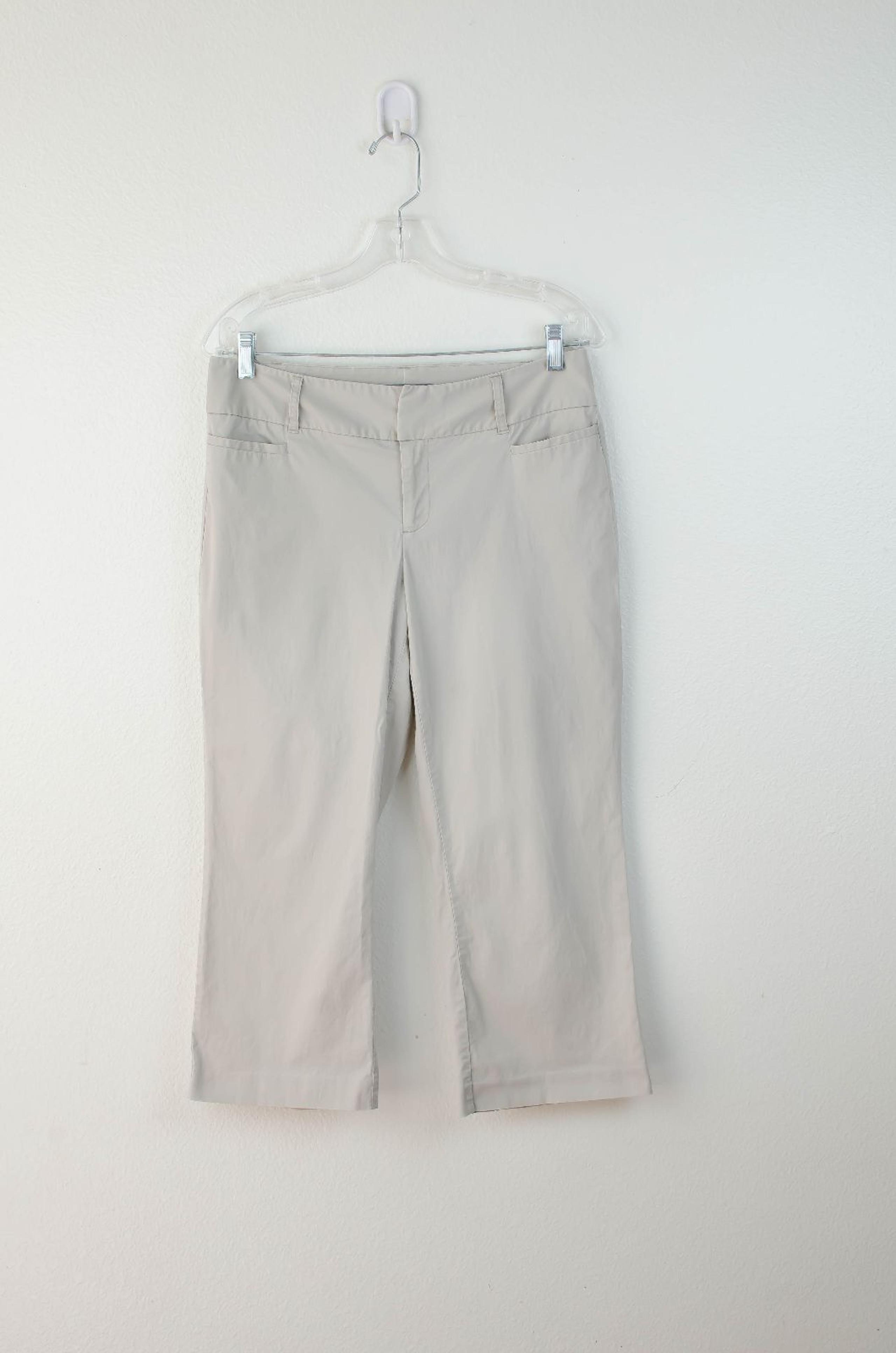 Daisy Fuentes | Khaki Capri Pants Size 4