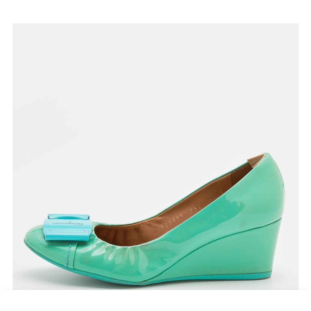 Ferragamo Mint Green Patent Leather Silda Vara Plaque Wedge Pumps Size 10