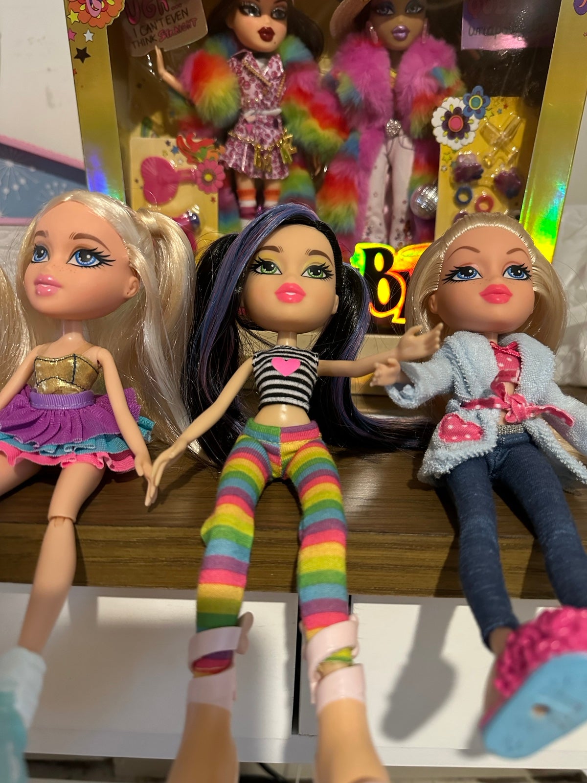 Bratz Doll Lot & Winter Lodge