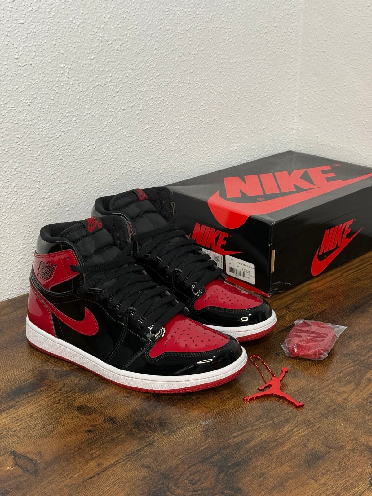 Nike Air Jordan 1 Retro High Patent Bred size 9