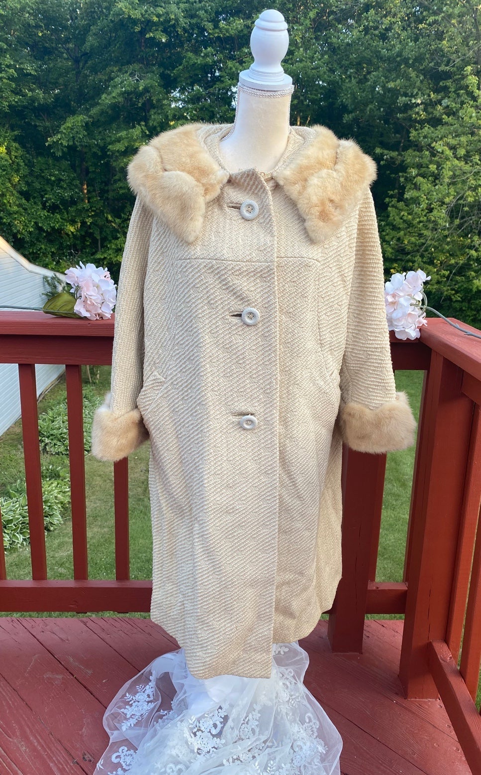 WOMENS VINTAGE JESHIVA FASHION COAT WITH MINK TRIM