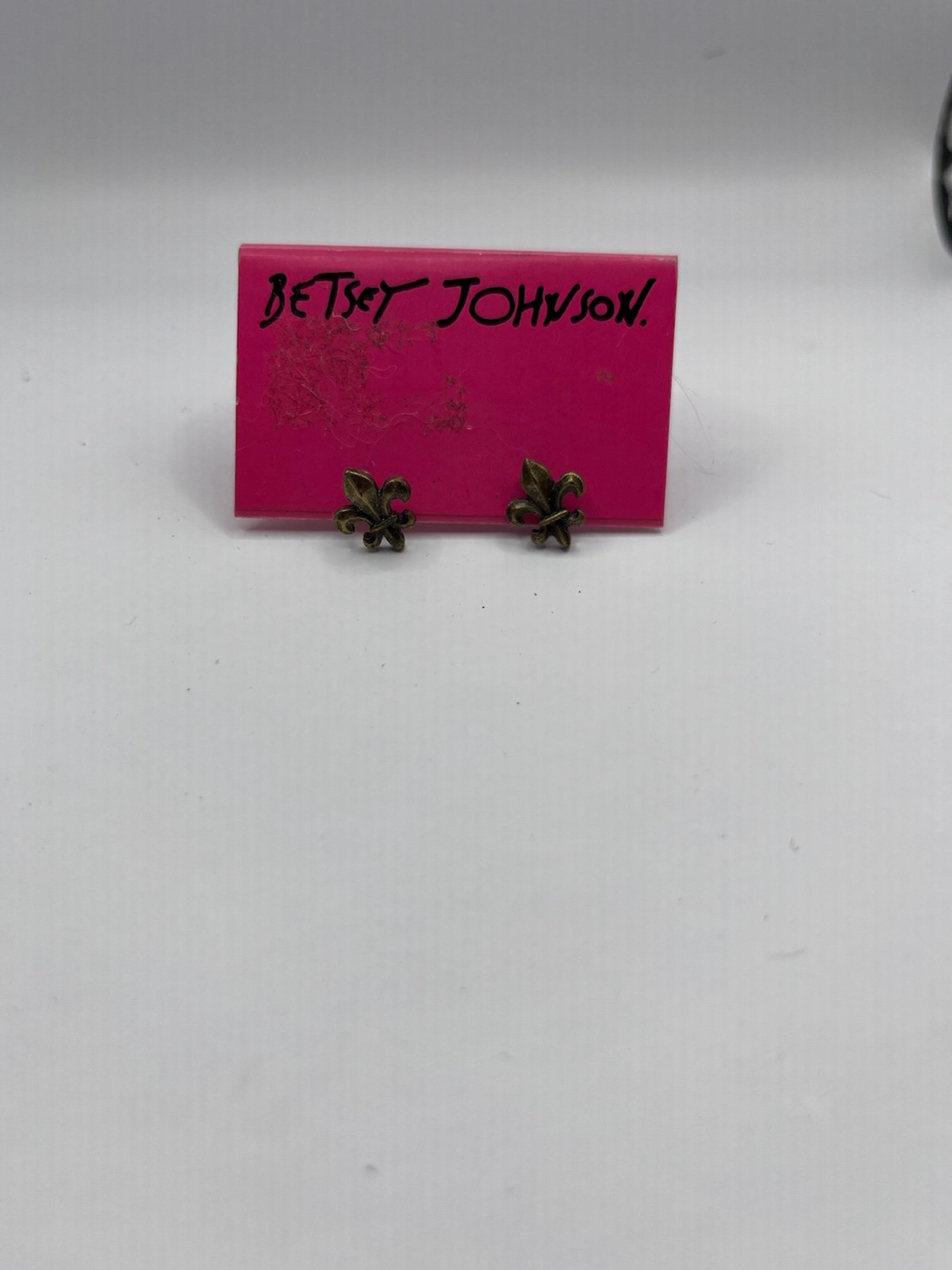 Betsey Johnson Fleur De Lis Brushed Bronze Copper Small Dainty Stud Earrings