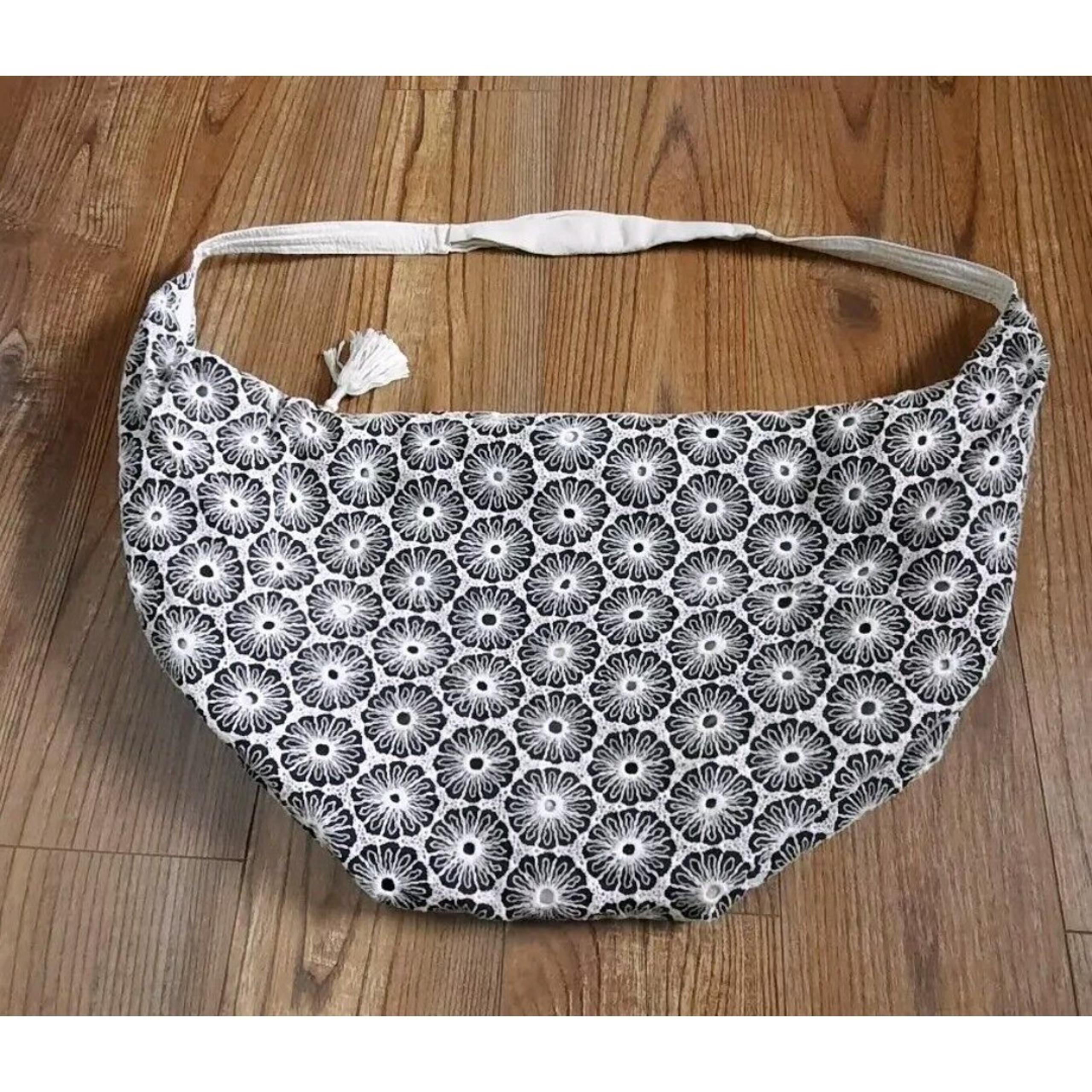American Eagle Outfitters Beige/Black Embroidered Slouchy Hobo Sling Bag  EUC