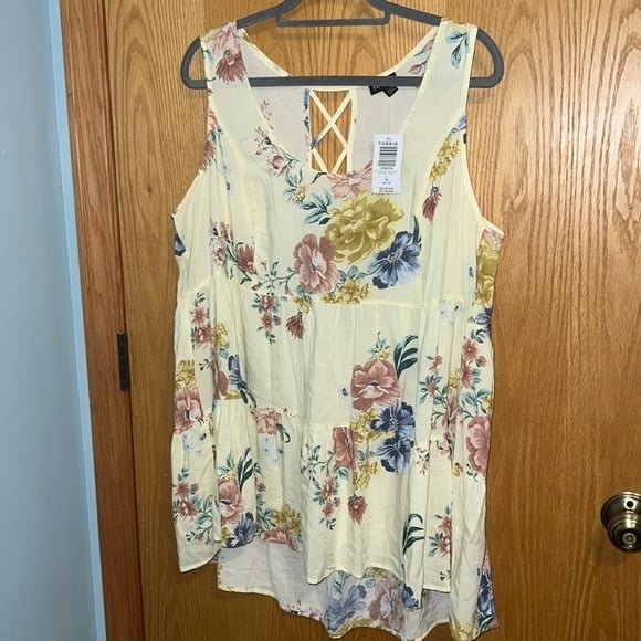 Torrid flowy floral‎ tank light yellow cute cross back size 14-16 new nwt