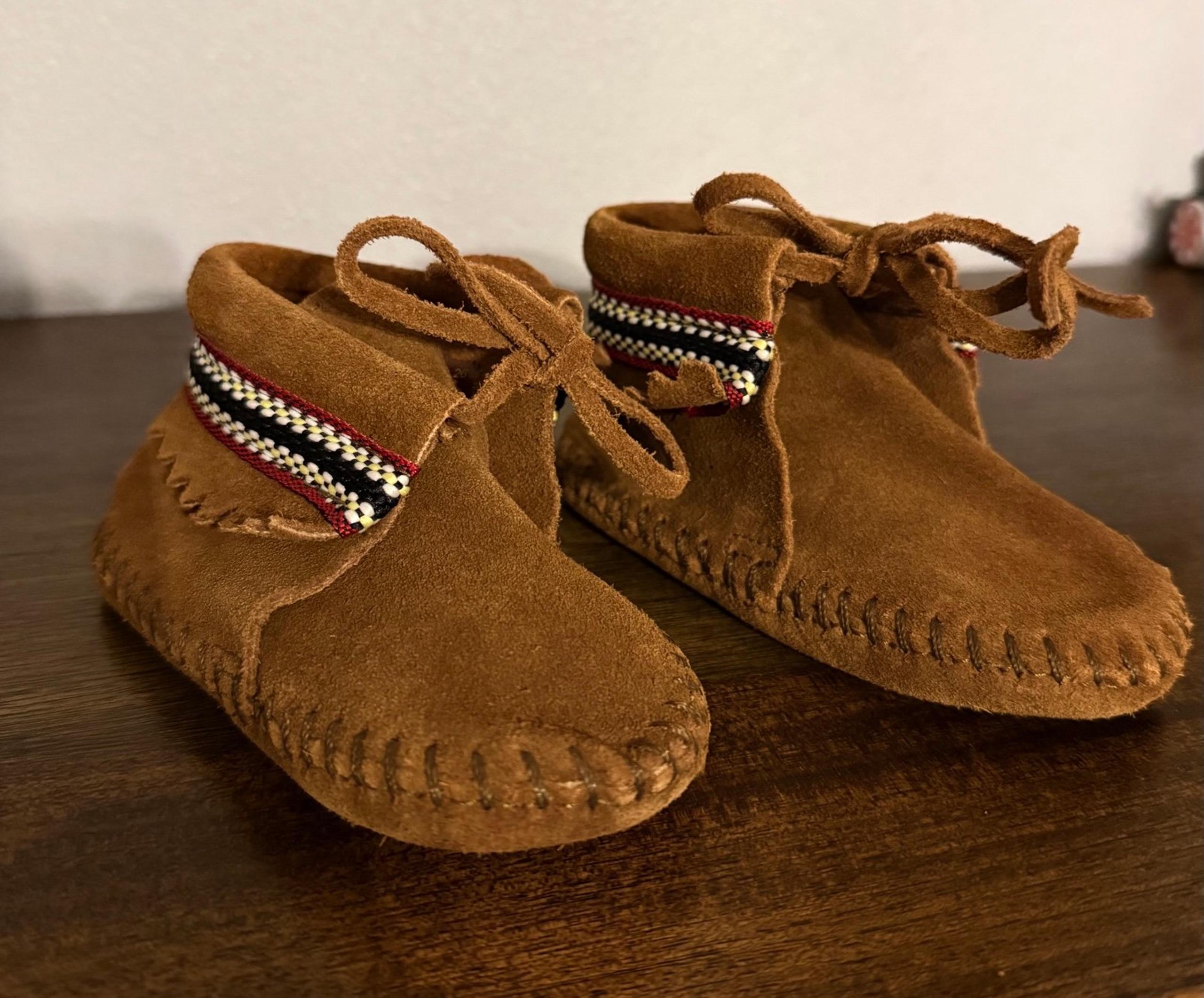 Minnetonka Brown Leather Kid’s Moccasins with Patterned Trim