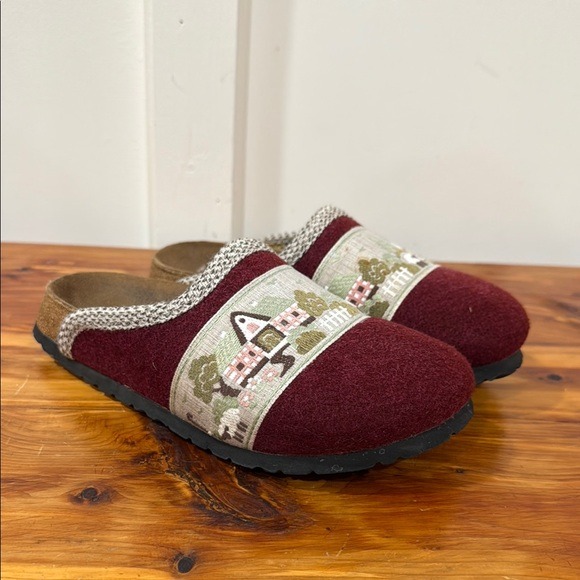 Birki's Birkenstock Storytelling Ribbon Felt Clogs Sheep Windmill Countryside