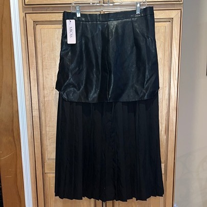 Micas Contrast Pleated Black Faux Leather Midi Skirt, XL