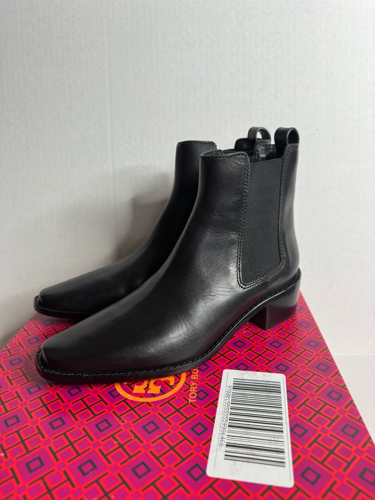 Tory Burch Black 152801 Chelsea Women’s Ankle Boots Size 7.5. Only tried.