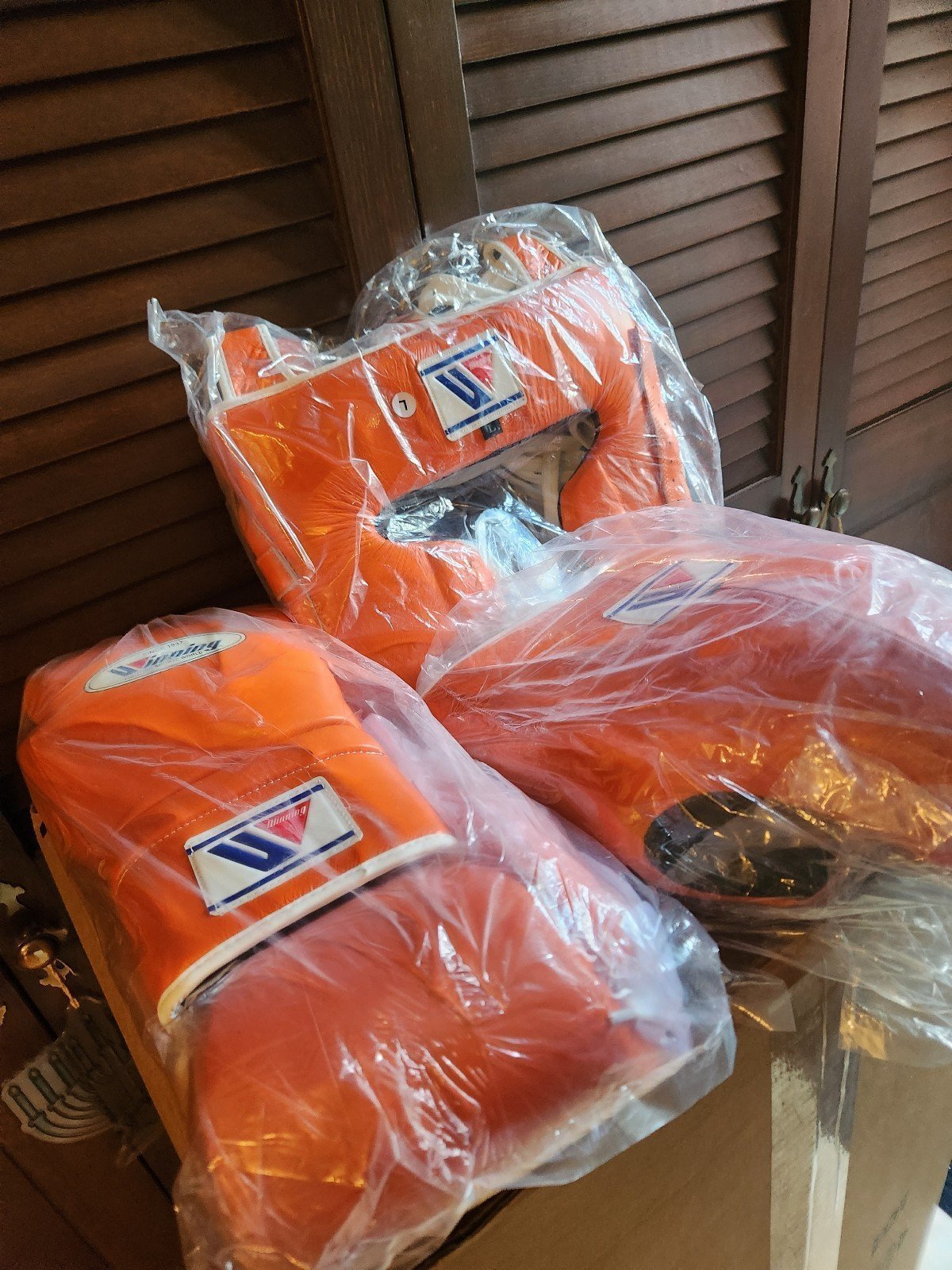 A full Winning boxing set with Free Hand Wraps rep