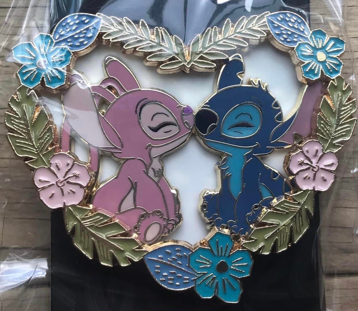 Disney Stitch and Angel heart pin