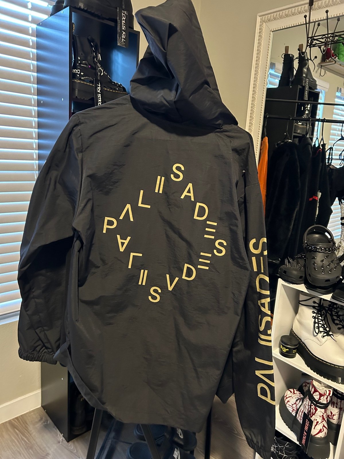 Palisades windbreaker