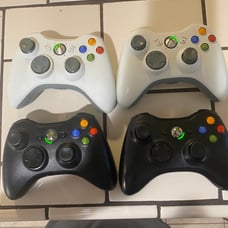 4 Original Xbox 360 wireless Controllers