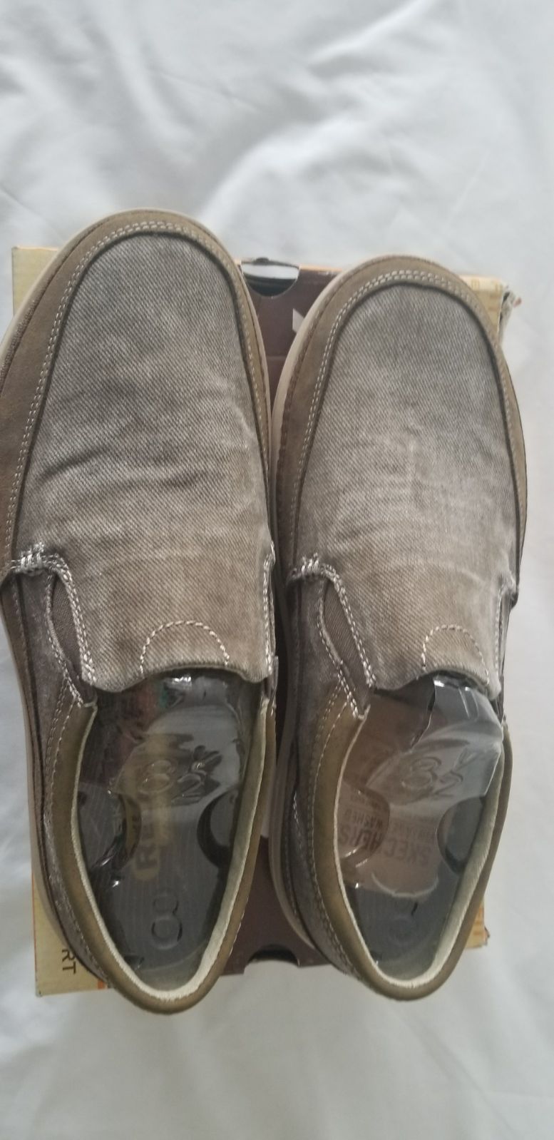 Skecher relaxed fit men shoes.