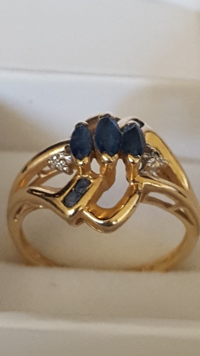 #314, 10k REAL GOLD RING, SAPPHIRE AND REAL DIAMONDS STONES 2.31grs Sz 5.5