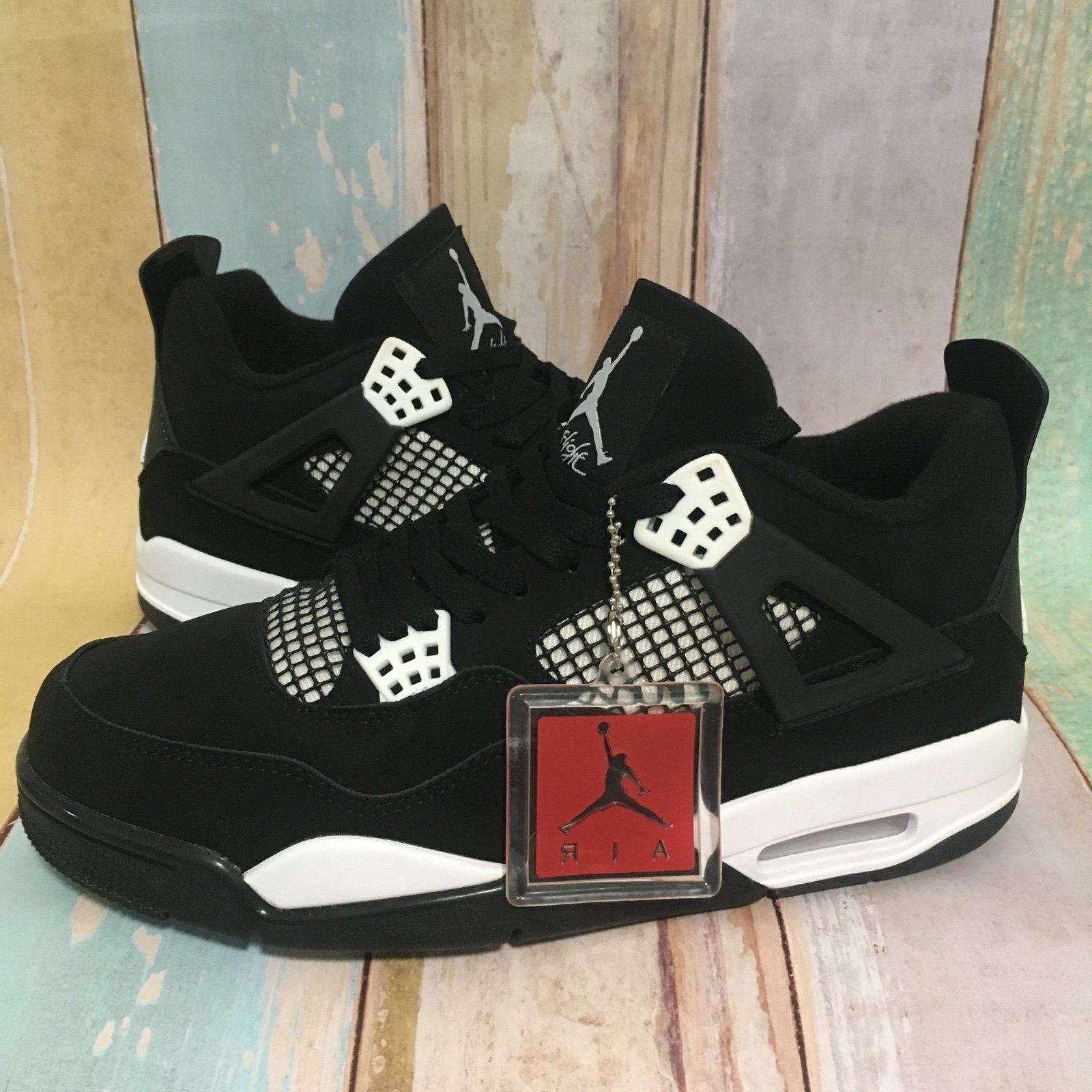 Jordan 4 White Thunder men size 9.5