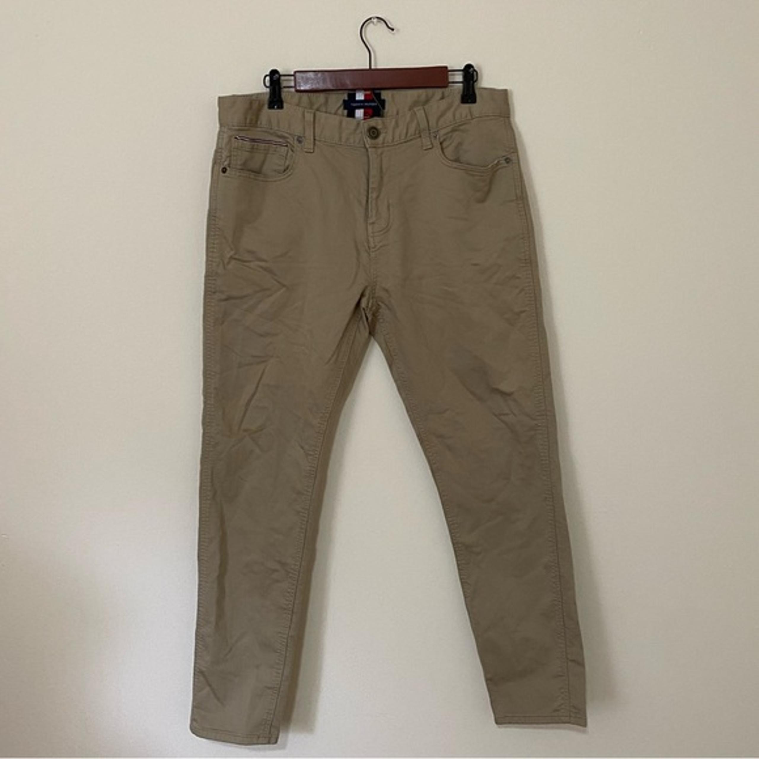 Men’s Tommy Hilfiger Tan Chino Pants Classic Style Size 34/32