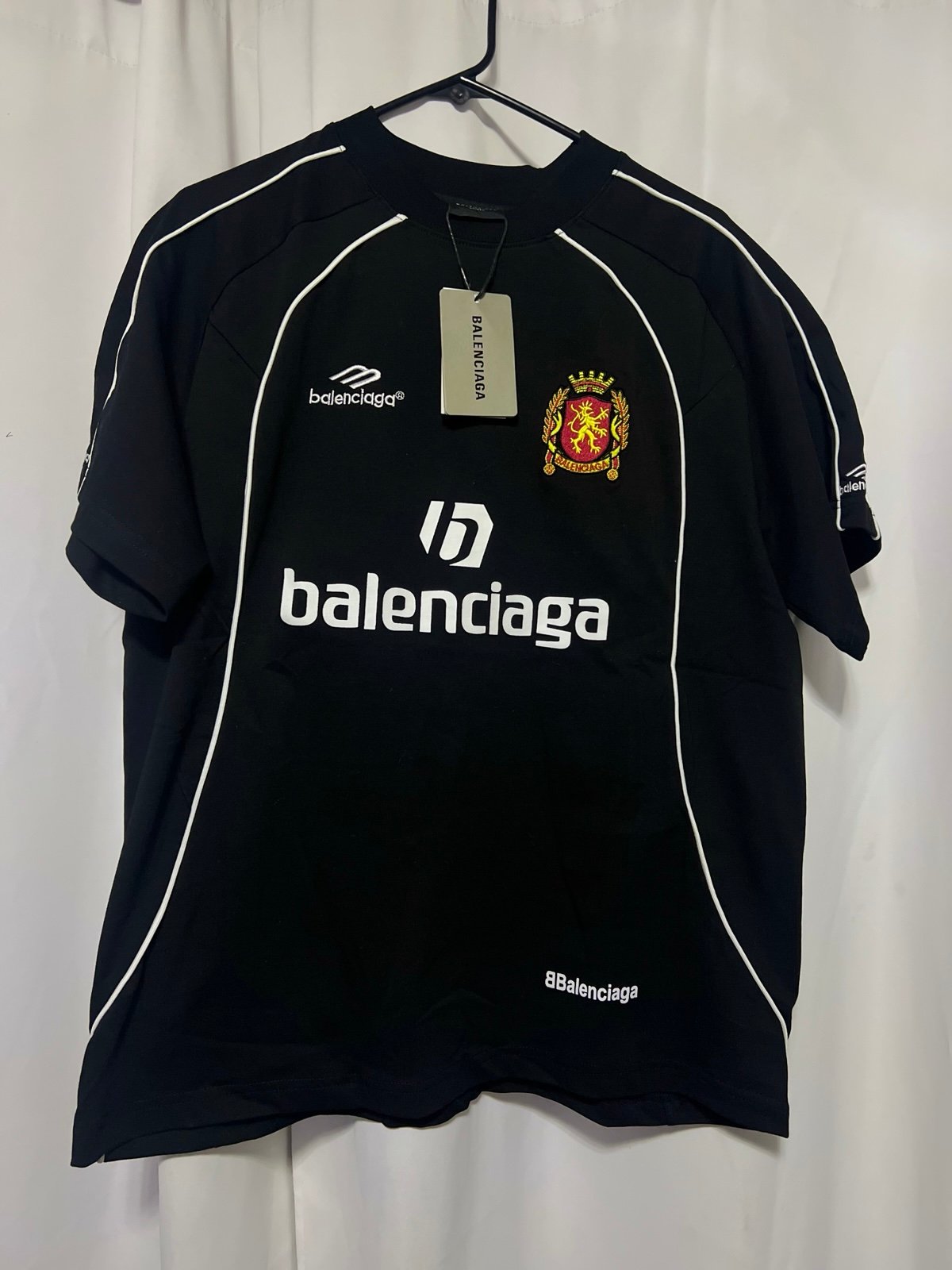 men’s black jersey